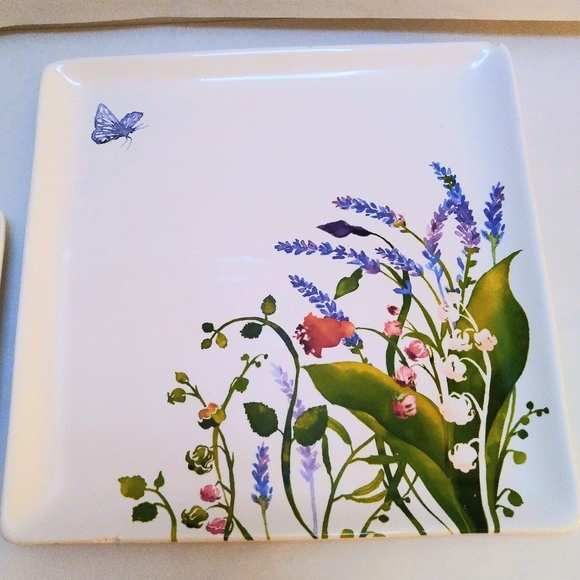 (2) Crabtree & Evelyn Square 9.5"x 9.5" Ceramic Dinner Plates with Floral Design - Picture 4 of 11